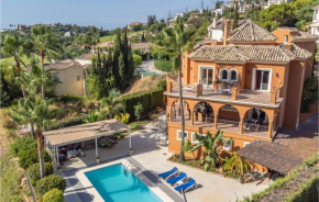 Amazing home in Málaga with Outdoor swimming pool, WiFi and 6 Bedrooms